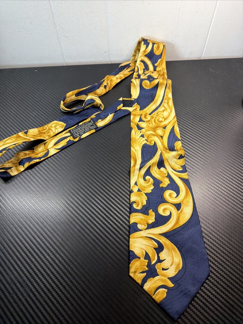 Gianni Versace Men's Silk Tie Vintage 90s, Made in Italy J2